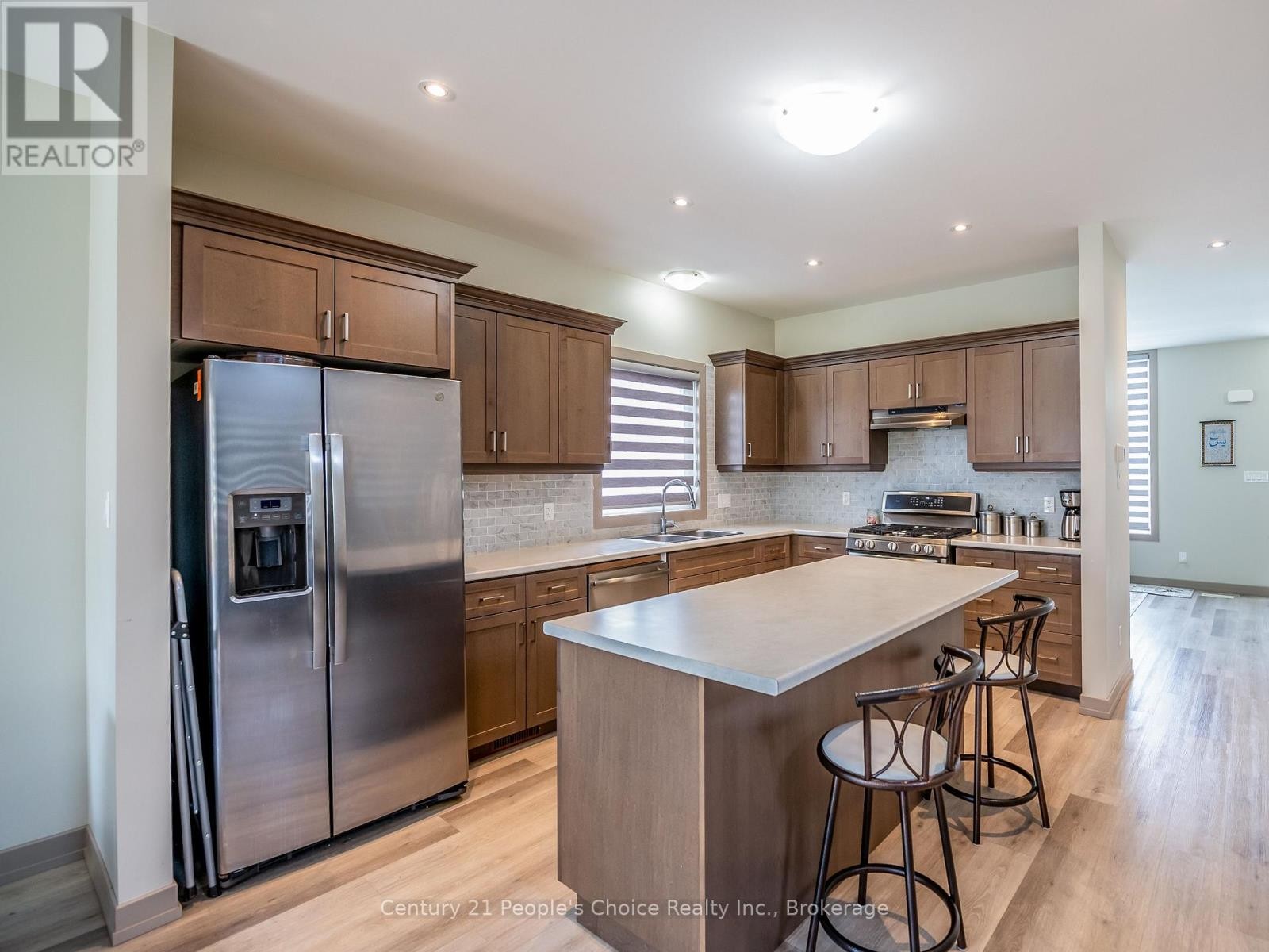












54 ST GEORGE STREET

,
Welland (Broadway),




Ontario
L3C5N2

