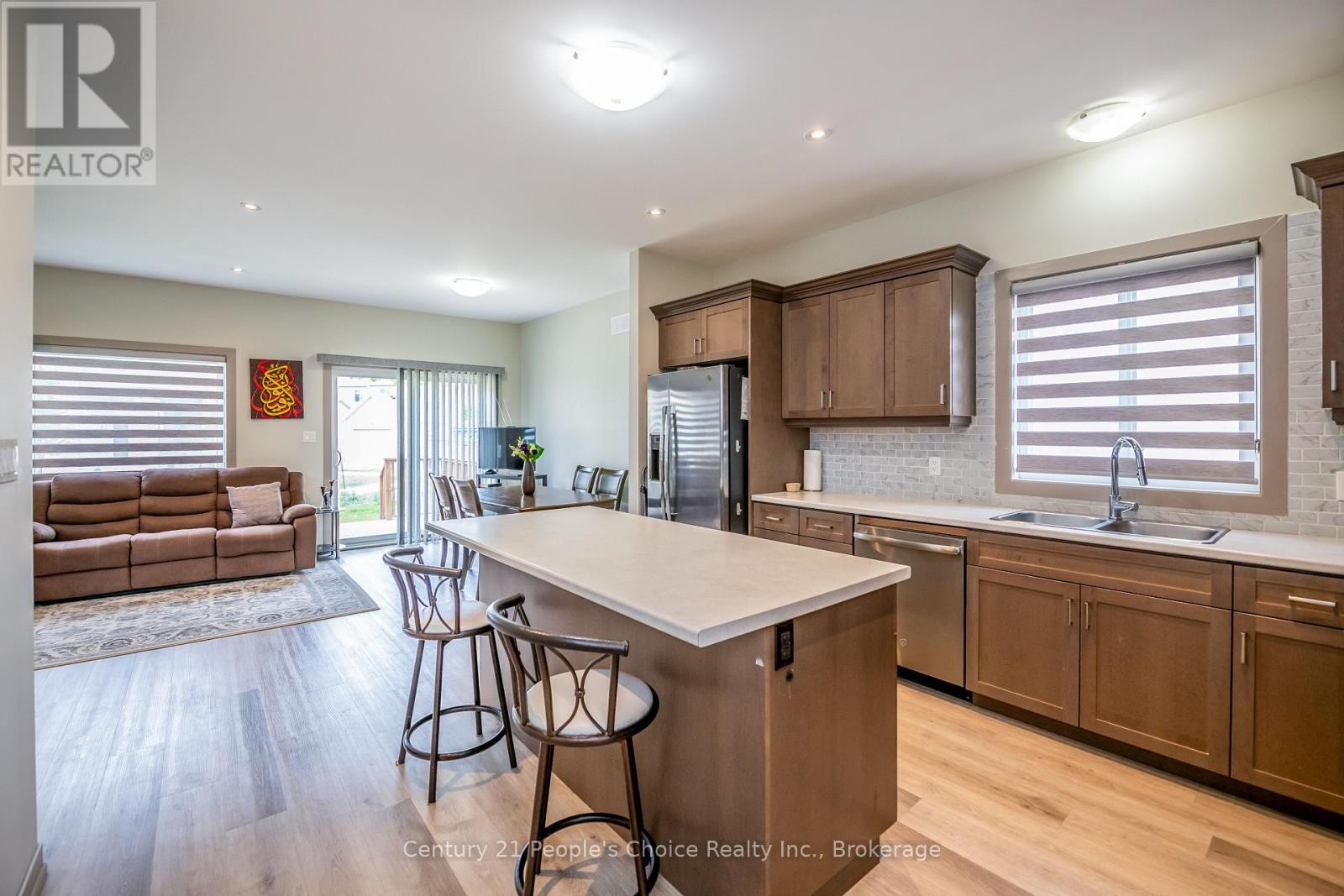 












54 ST GEORGE STREET

,
Welland (Broadway),




Ontario
L3C5N2

