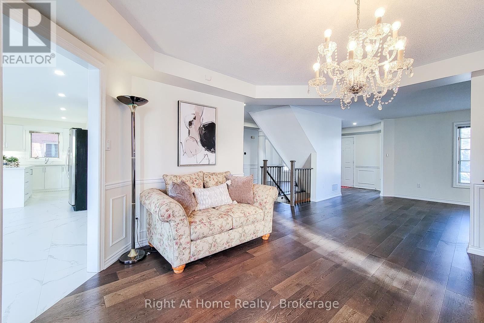 












85 MEADOWLANDS BOULEVARD

,
Hamilton (Meadowlands),




Ontario
L9K1H8

