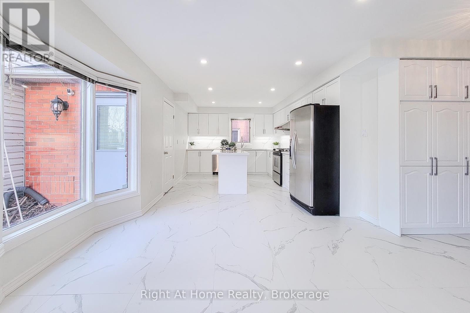 












85 MEADOWLANDS BOULEVARD

,
Hamilton (Meadowlands),




Ontario
L9K1H8

