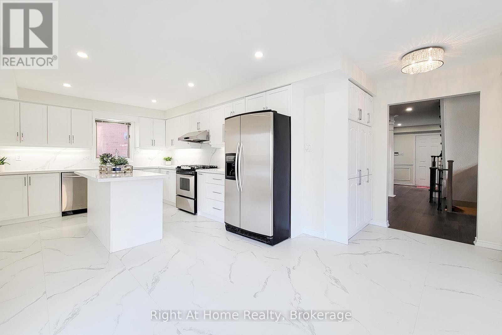 












85 MEADOWLANDS BOULEVARD

,
Hamilton (Meadowlands),




Ontario
L9K1H8

