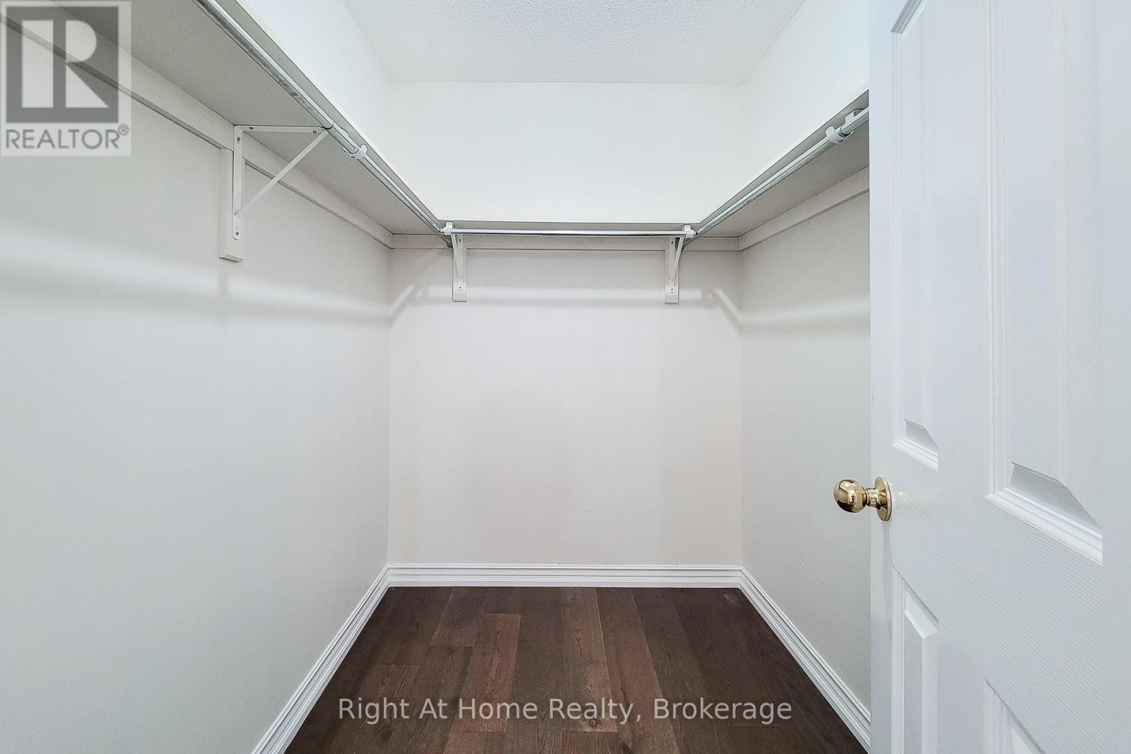 












85 MEADOWLANDS BOULEVARD

,
Hamilton (Meadowlands),




Ontario
L9K1H8

