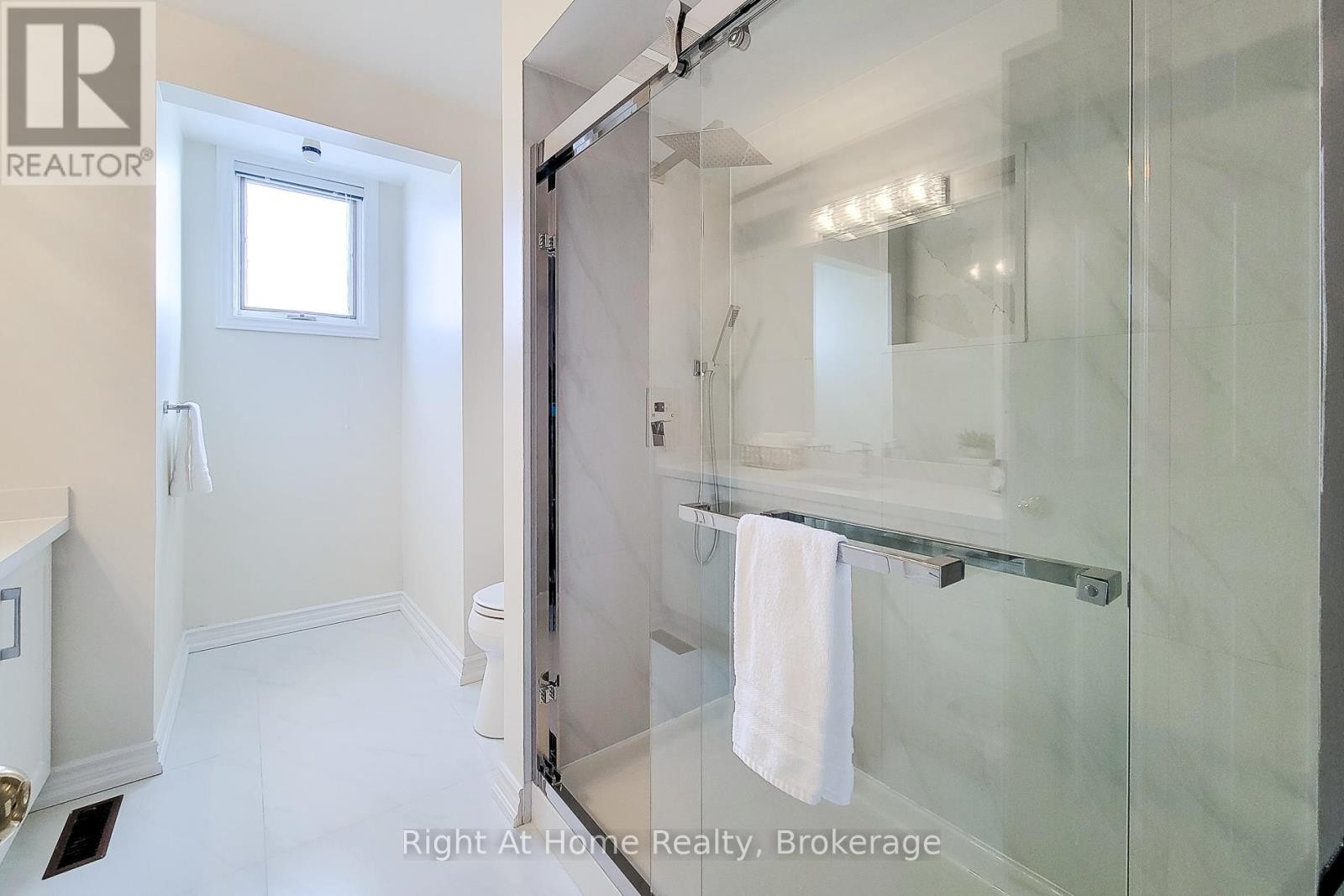 












85 MEADOWLANDS BOULEVARD

,
Hamilton (Meadowlands),




Ontario
L9K1H8

