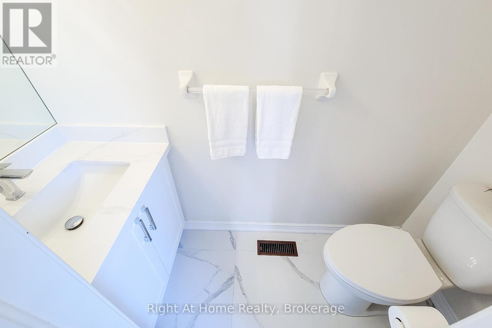 












85 MEADOWLANDS BOULEVARD

,
Hamilton (Meadowlands),




Ontario
L9K1H8

