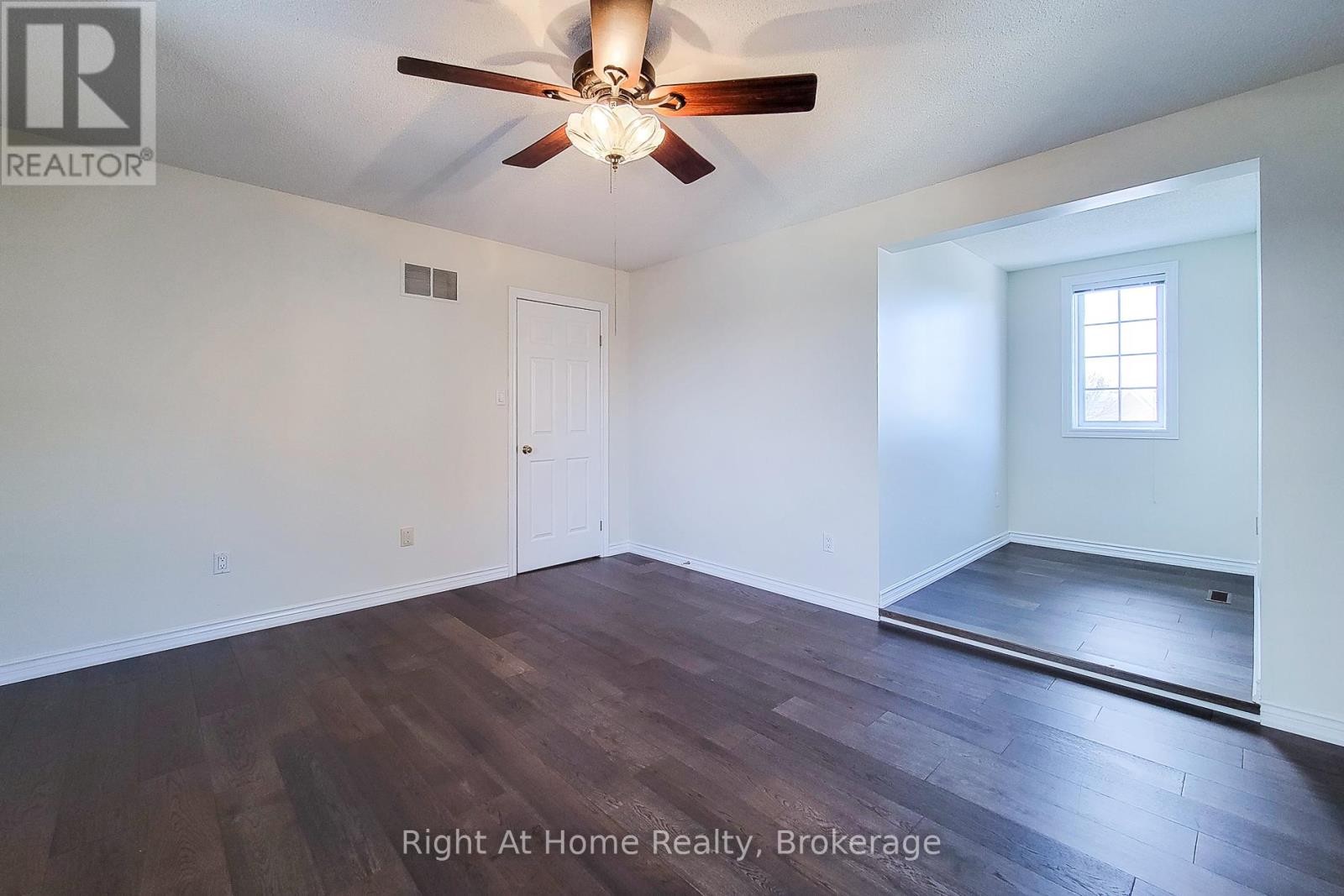 












85 MEADOWLANDS BOULEVARD

,
Hamilton (Meadowlands),




Ontario
L9K1H8

