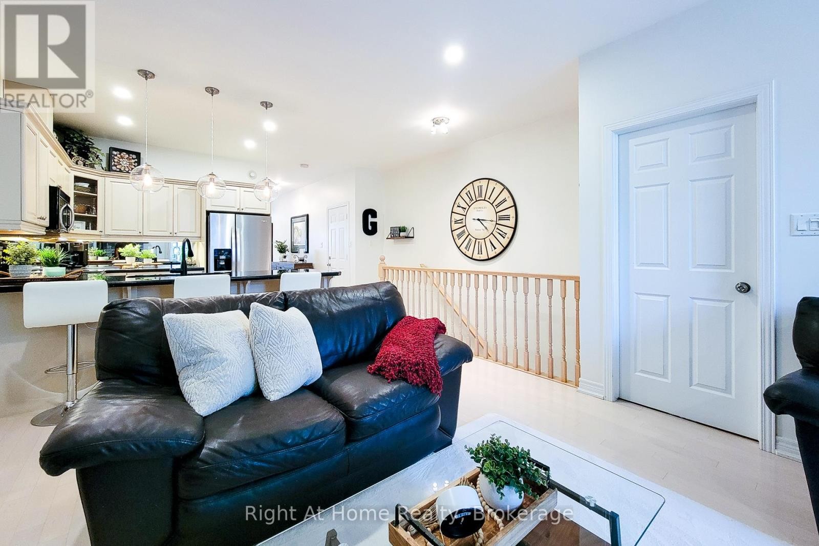 












7 LANDSCAPES TRAIL

,
Hamilton (Meadowlands),




Ontario
L9K0A1


