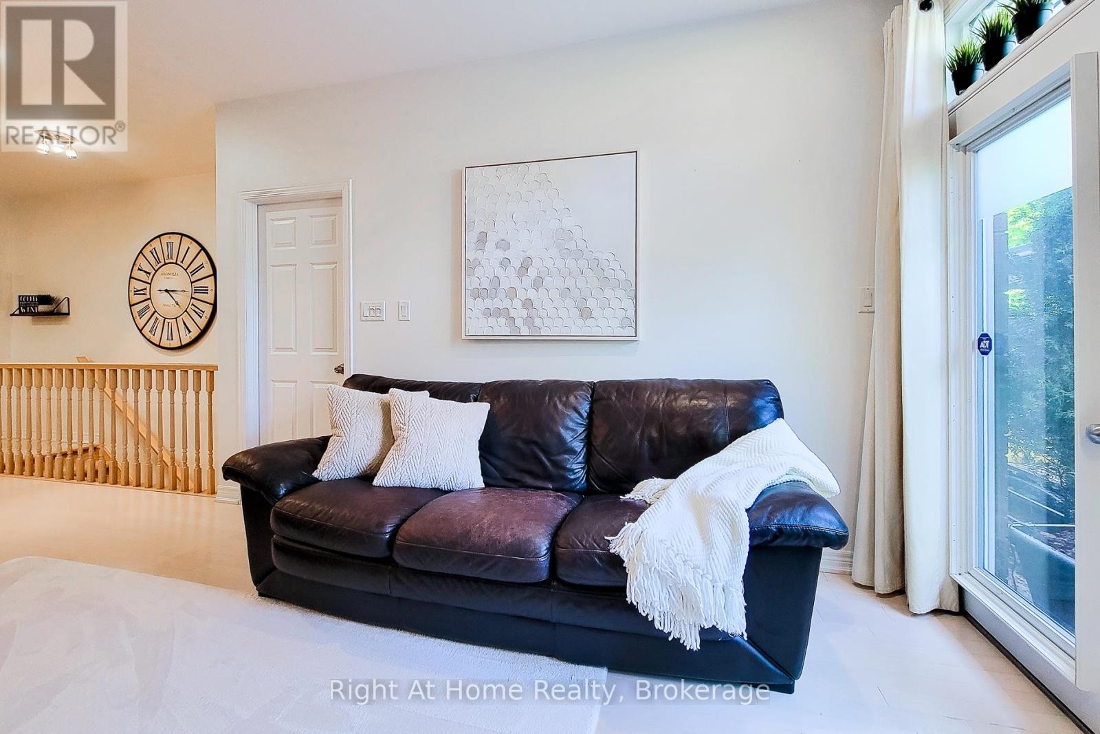












7 LANDSCAPES TRAIL

,
Hamilton (Meadowlands),




Ontario
L9K0A1

