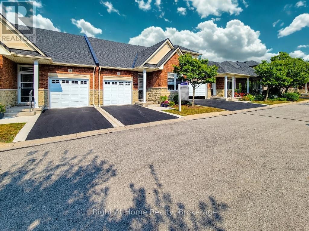 












7 LANDSCAPES TRAIL

,
Hamilton (Meadowlands),




Ontario
L9K0A1

