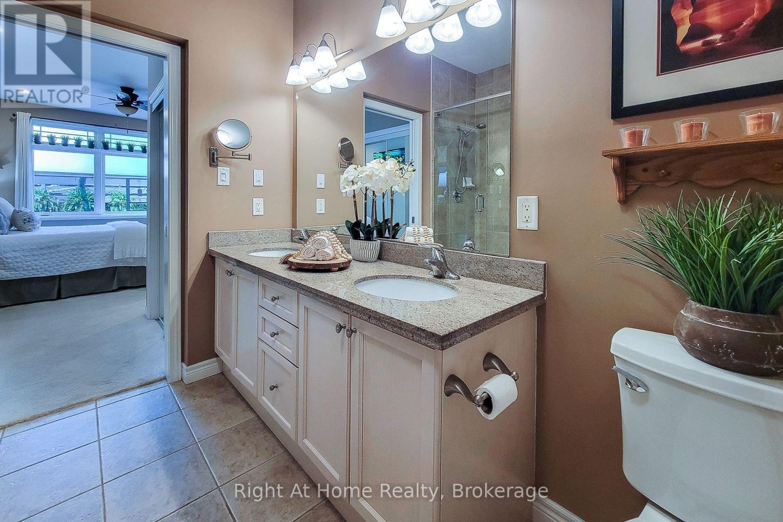 












7 LANDSCAPES TRAIL

,
Hamilton (Meadowlands),




Ontario
L9K0A1

