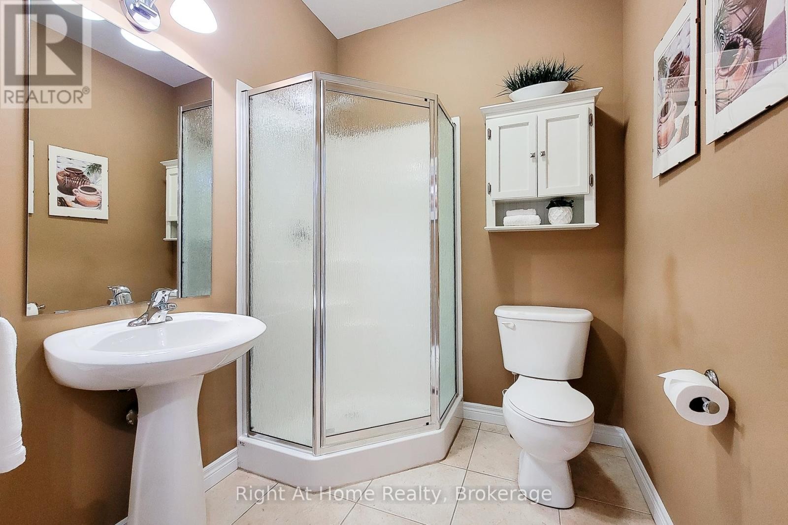 












7 LANDSCAPES TRAIL

,
Hamilton (Meadowlands),




Ontario
L9K0A1


