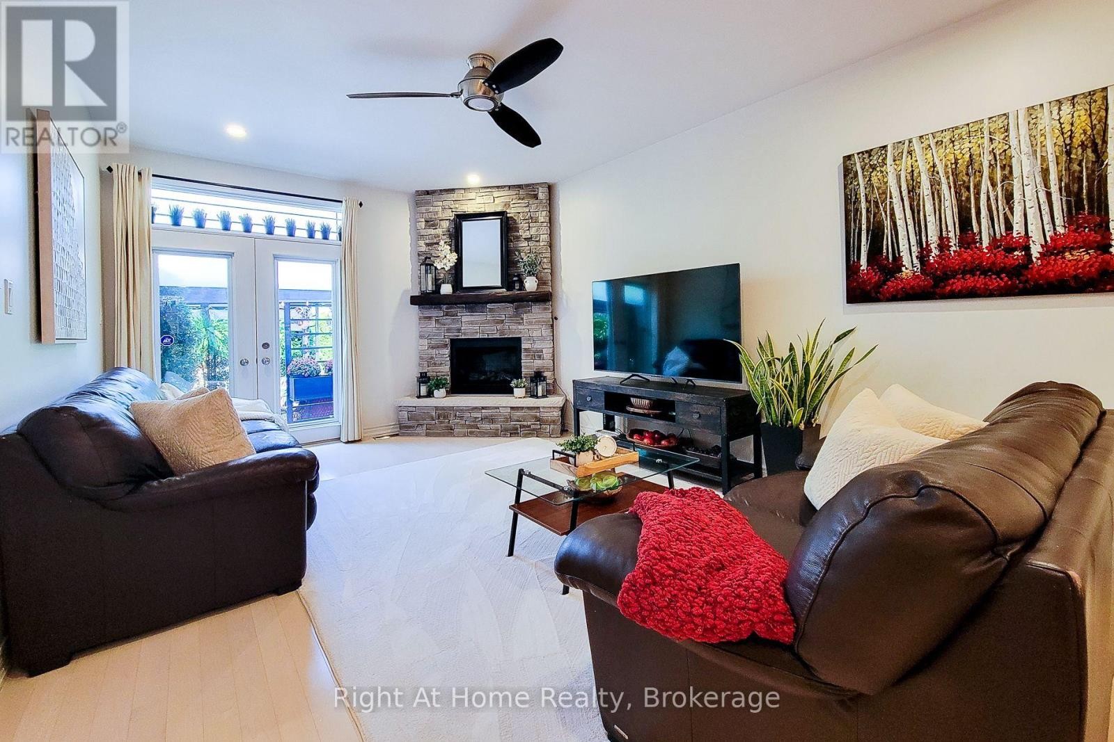 












7 LANDSCAPES TRAIL

,
Hamilton (Meadowlands),




Ontario
L9K0A1

