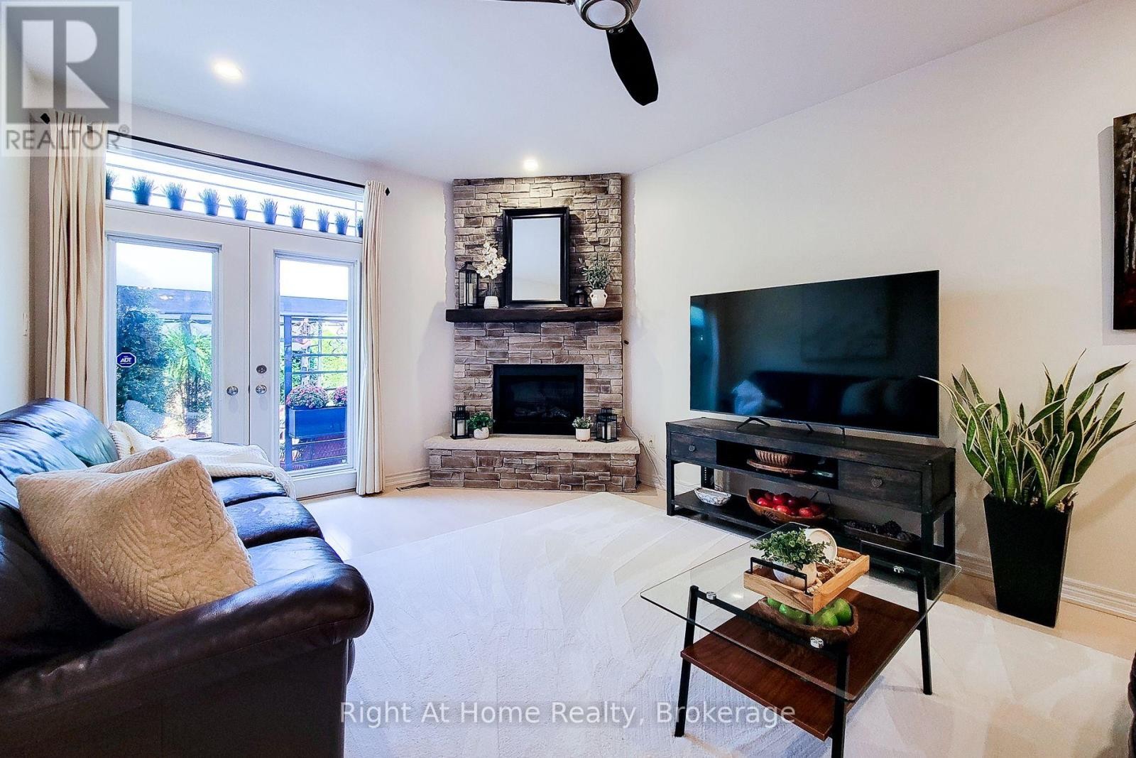












7 LANDSCAPES TRAIL

,
Hamilton (Meadowlands),




Ontario
L9K0A1

