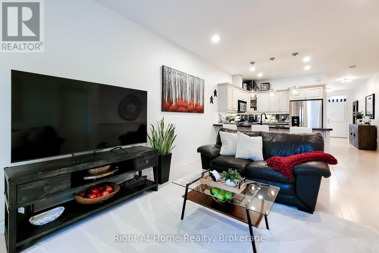 












7 LANDSCAPES TRAIL

,
Hamilton (Meadowlands),




Ontario
L9K0A1

