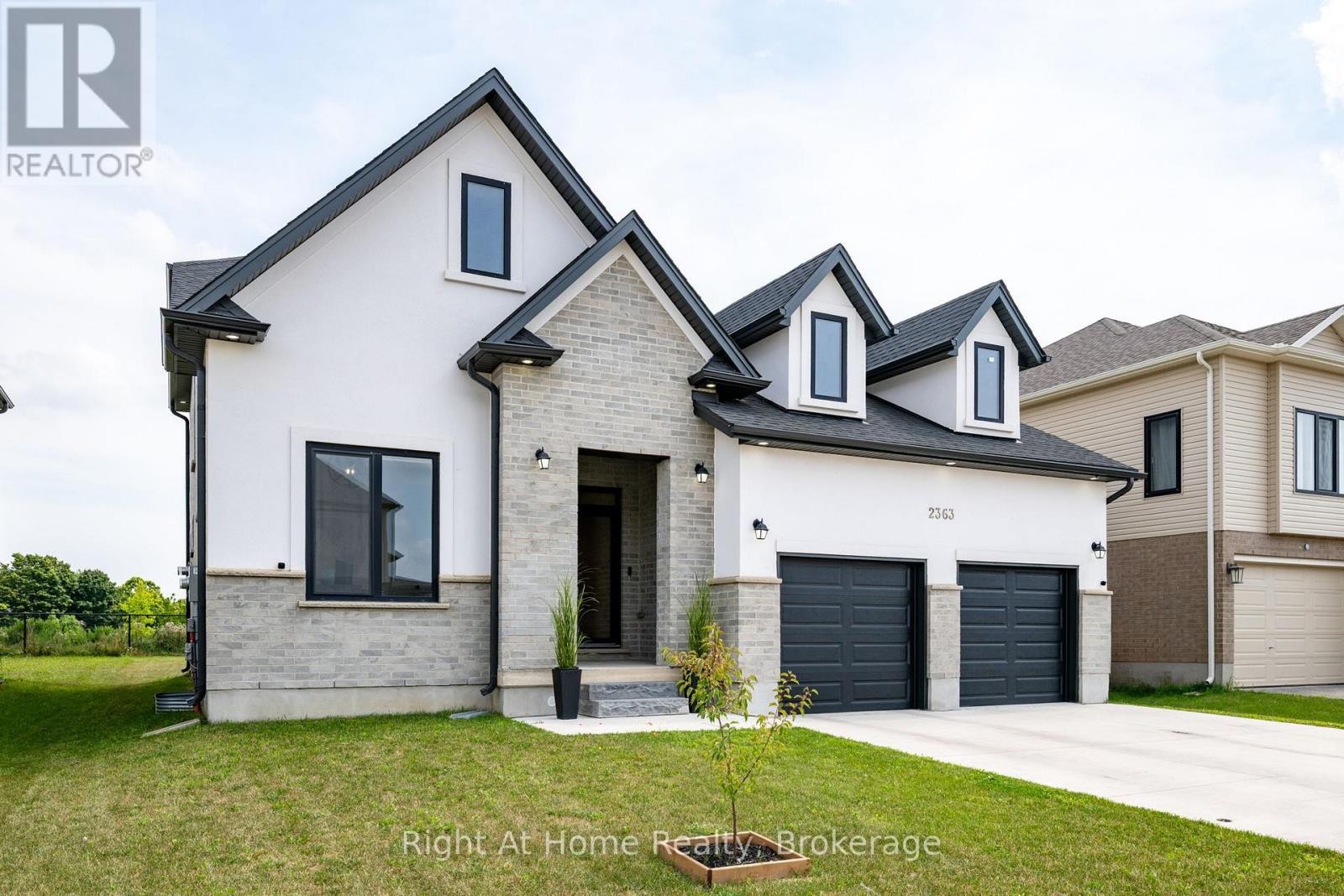 












2363 BAKERVILLA STREET

,
London South (South V),




Ontario
N6P0H4

