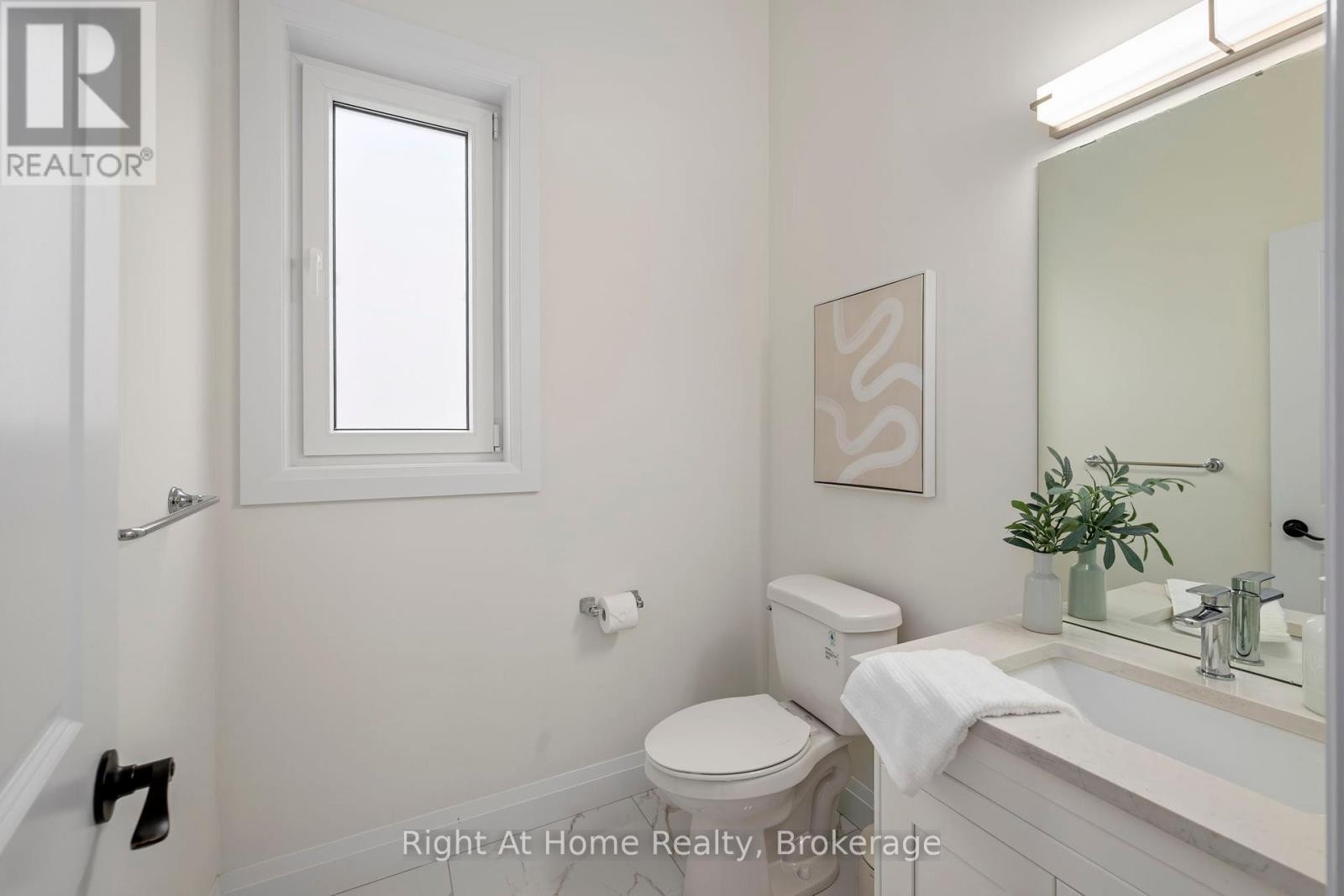 












2363 BAKERVILLA STREET

,
London South (South V),




Ontario
N6P0H4

