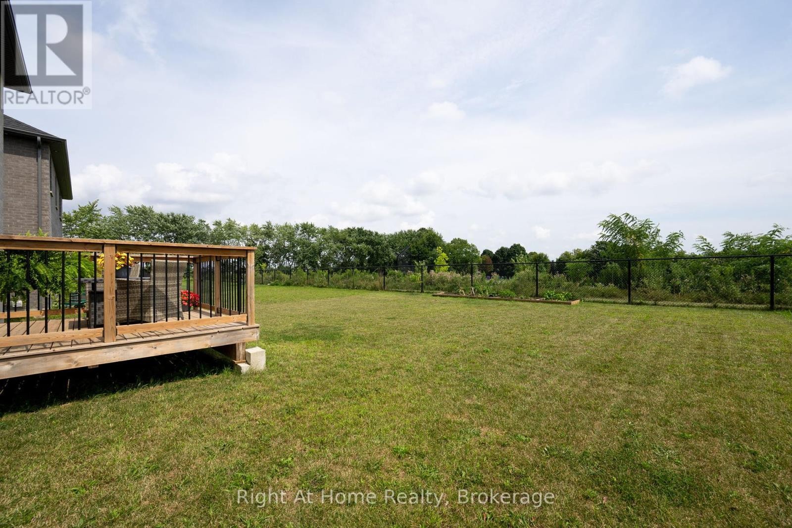 












2363 BAKERVILLA STREET

,
London South (South V),




Ontario
N6P0H4

