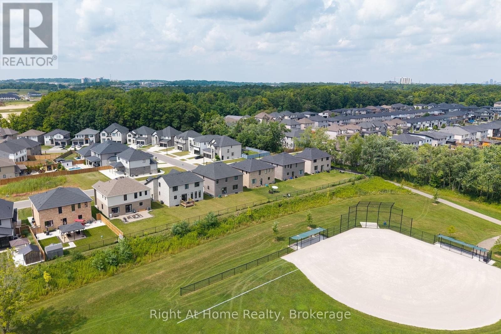












2363 BAKERVILLA STREET

,
London South (South V),




Ontario
N6P0H4

