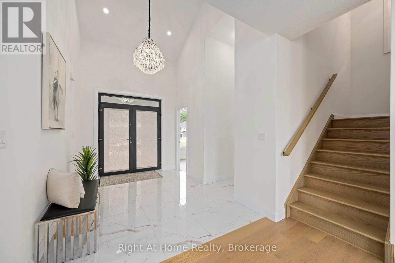 












2363 BAKERVILLA STREET

,
London South (South V),




Ontario
N6P0H4

