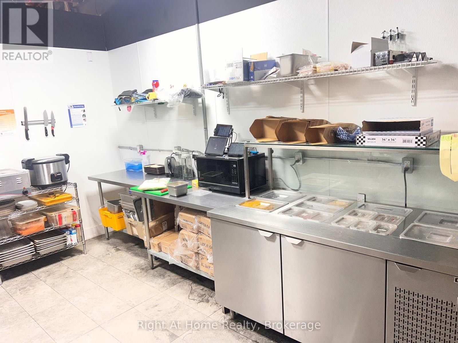 












102 C - 1040 GARNER ROAD W

,
Hamilton (Ancaster),




Ontario
L9G3K9

