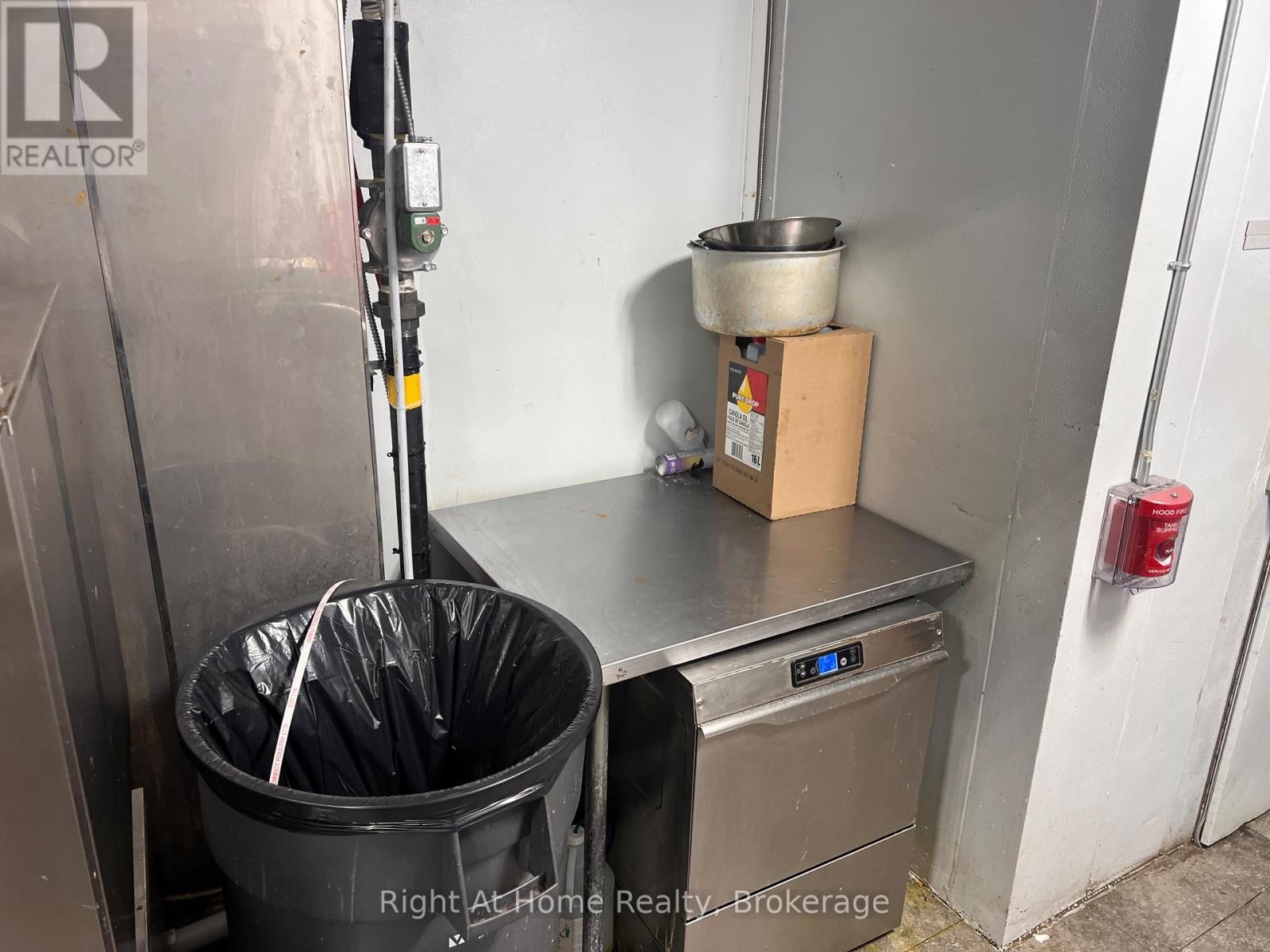 












102 C - 1040 GARNER ROAD W

,
Hamilton (Ancaster),




Ontario
L9G3K9

