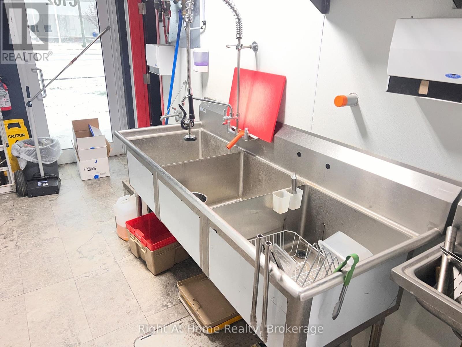 












102 C - 1040 GARNER ROAD W

,
Hamilton (Ancaster),




Ontario
L9G3K9

