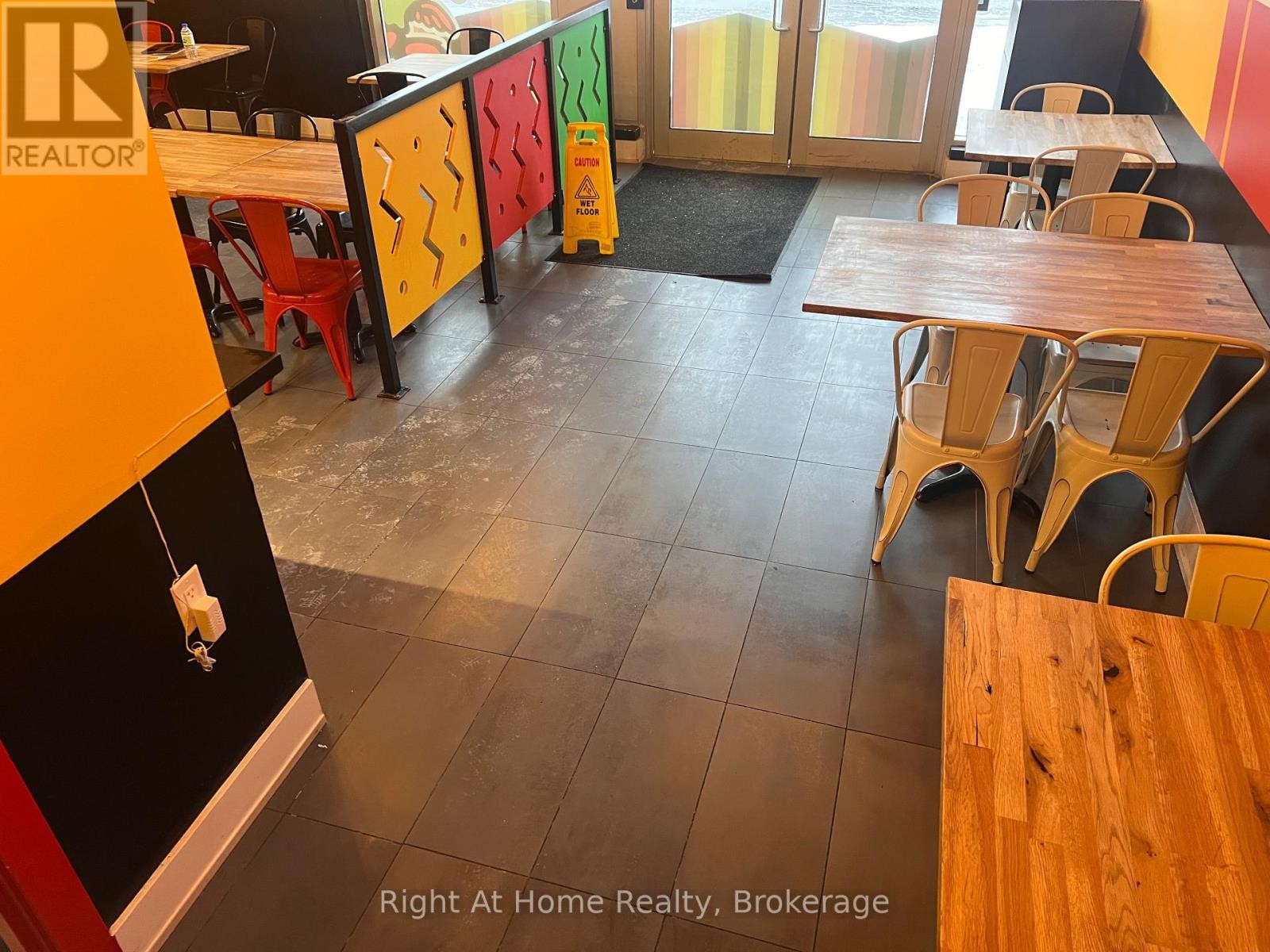 












102 C - 1040 GARNER ROAD W

,
Hamilton (Ancaster),




Ontario
L9G3K9

