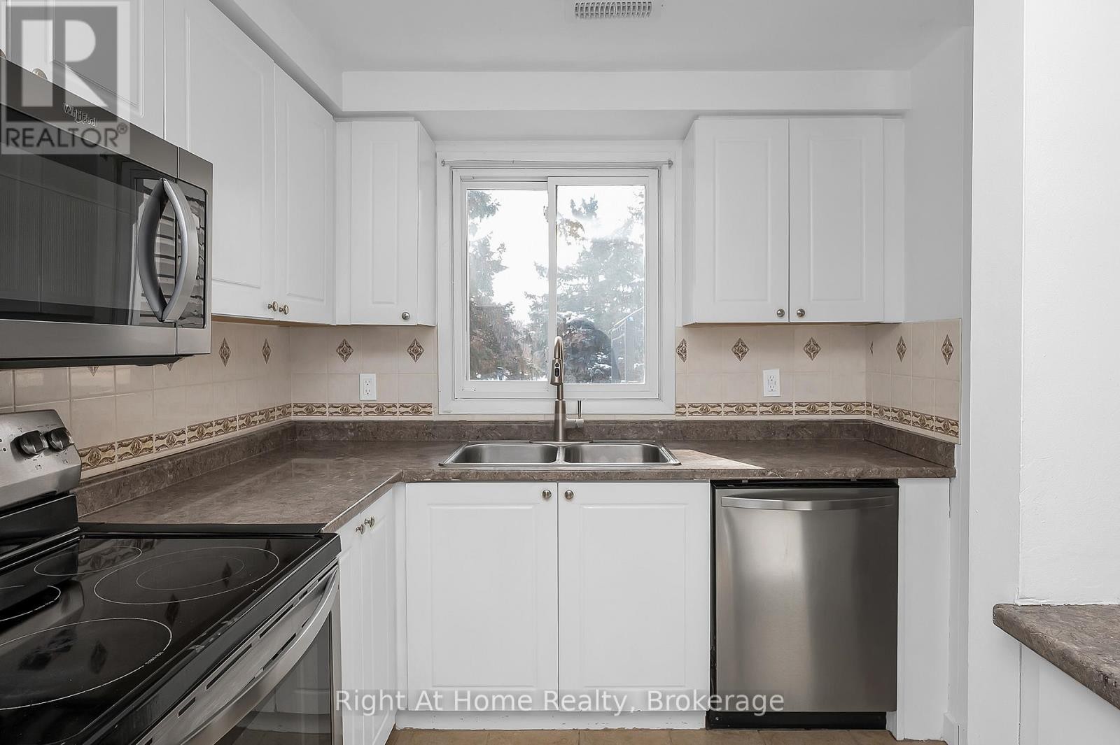 












35 - 65 GLAMIS ROAD

,
Cambridge,




Ontario
N1R6W4

