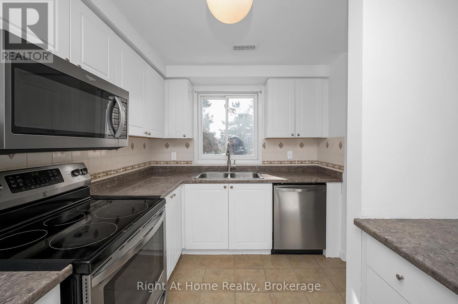 












35 - 65 GLAMIS ROAD

,
Cambridge,




Ontario
N1R6W4

