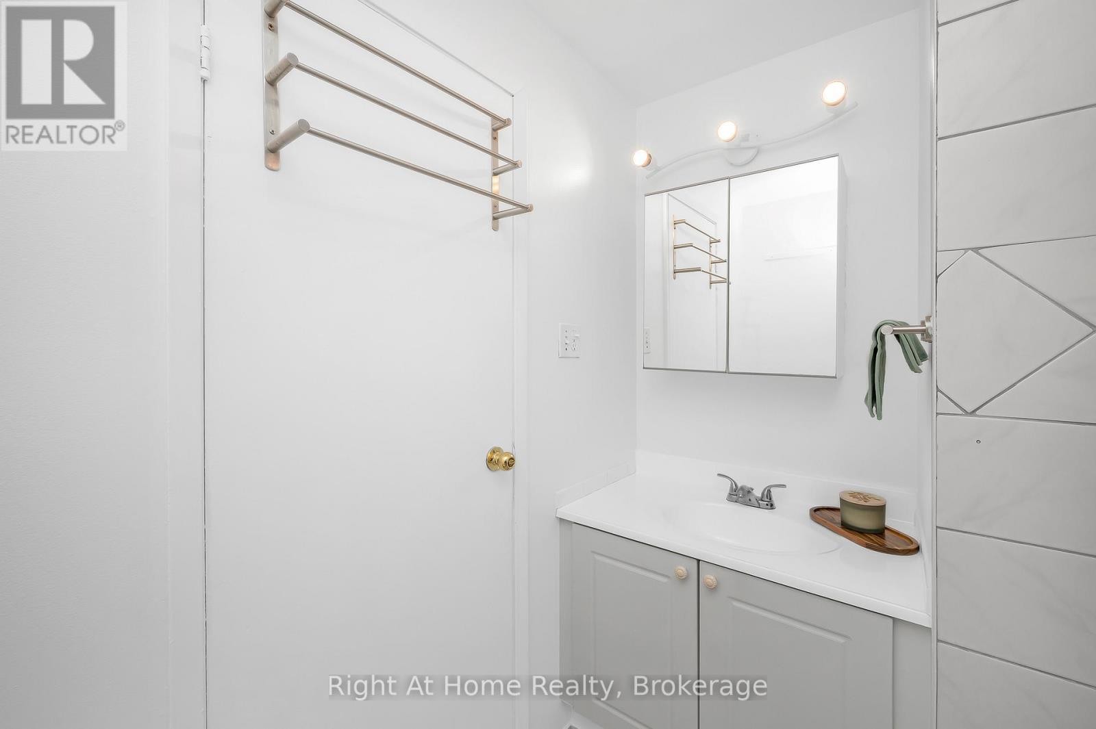 












35 - 65 GLAMIS ROAD

,
Cambridge,




Ontario
N1R6W4

