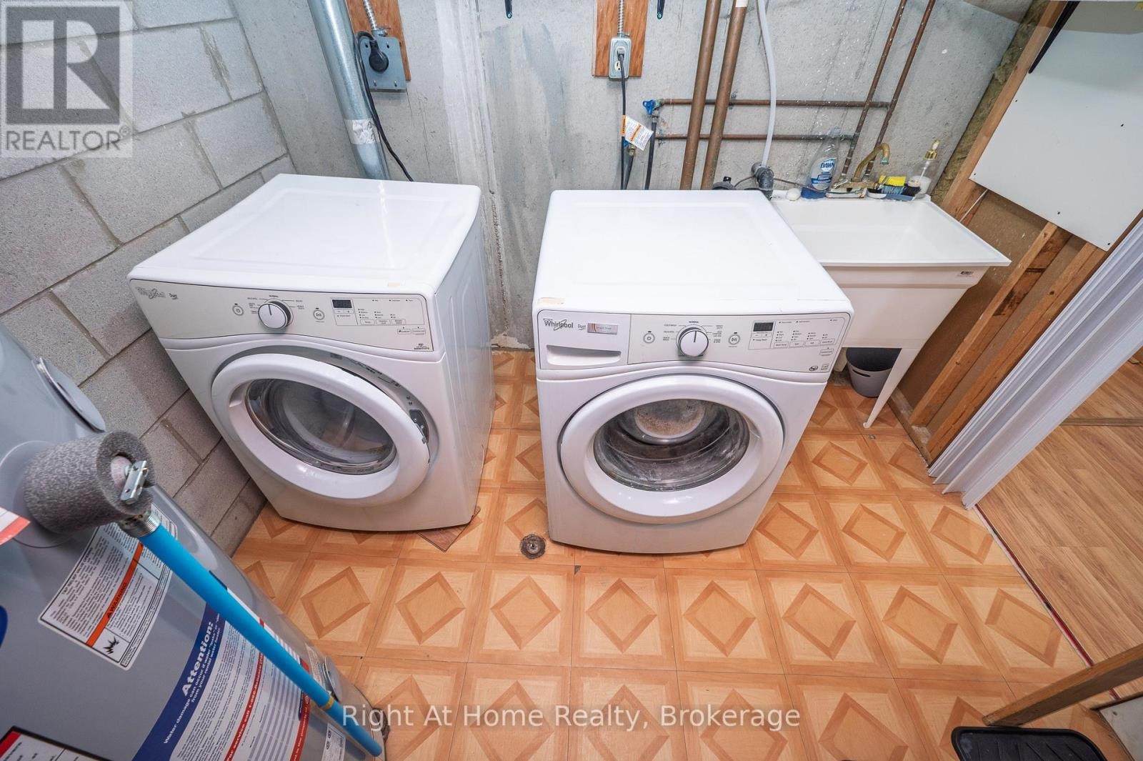 












35 - 65 GLAMIS ROAD

,
Cambridge,




Ontario
N1R6W4

