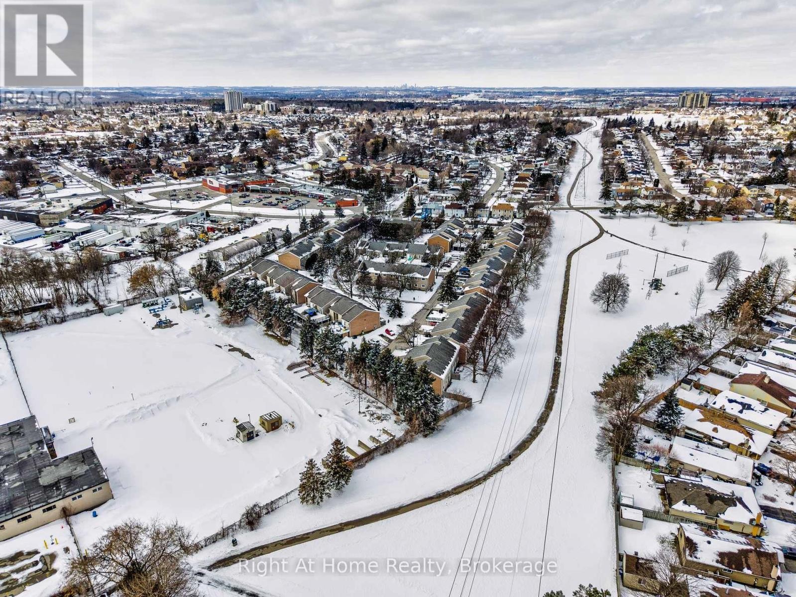 












35 - 65 GLAMIS ROAD

,
Cambridge,




Ontario
N1R6W4

