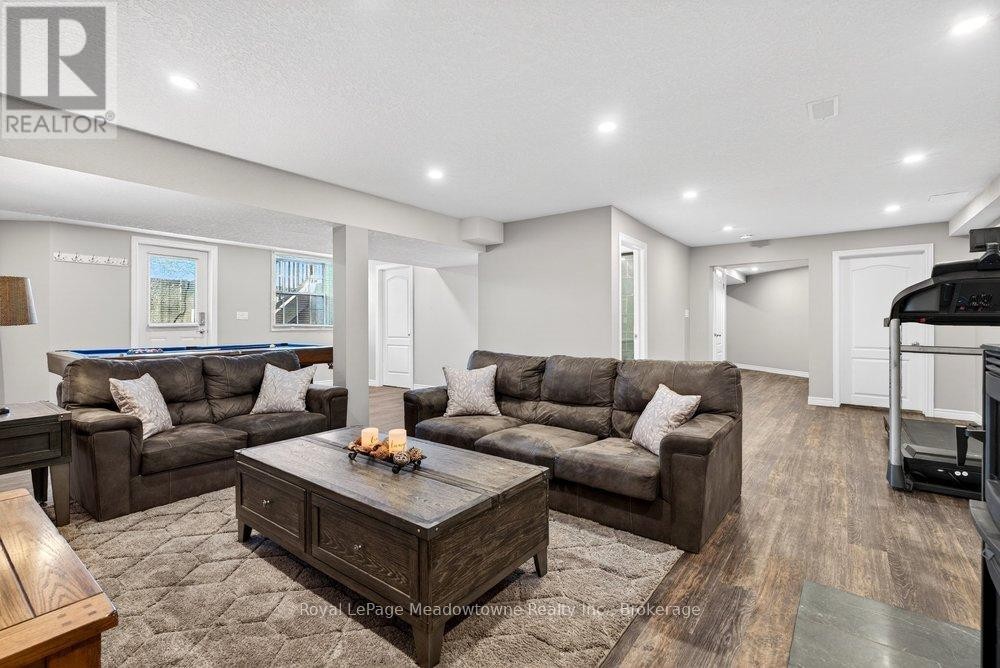 












6750 BEATTY LINE N

,
Centre Wellington,




Ontario
N1M2W3

