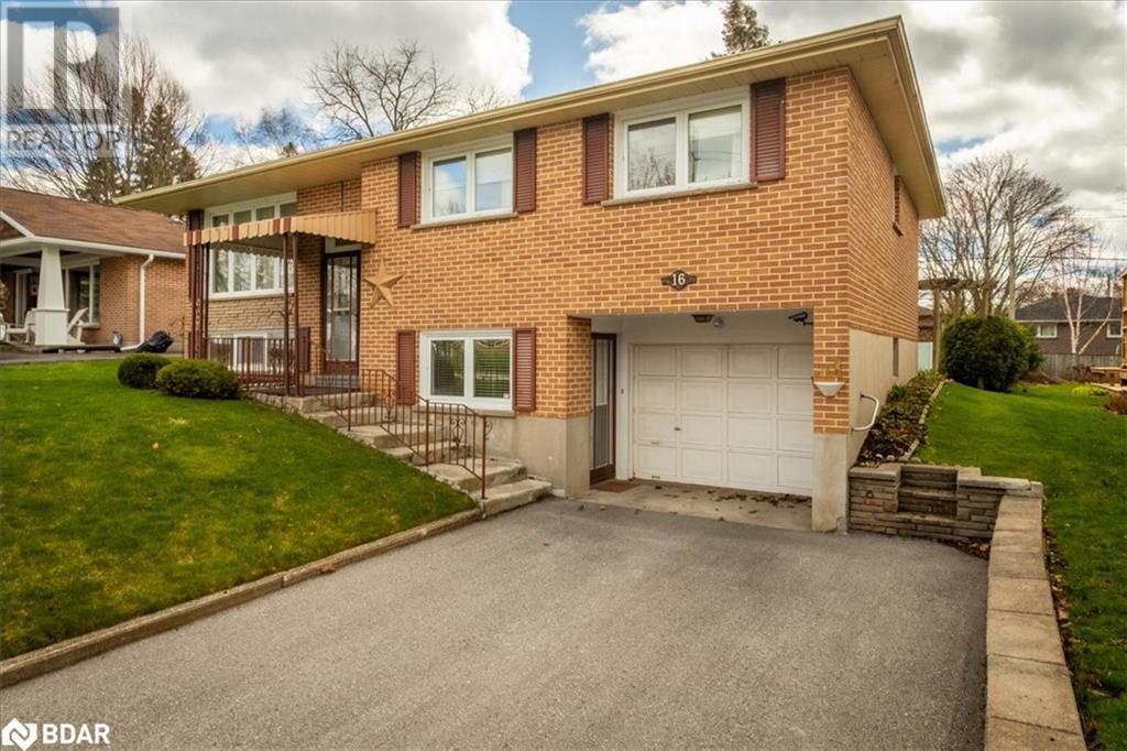 












16 LAY Street

,
Barrie,




Ontario
L4M4A7

