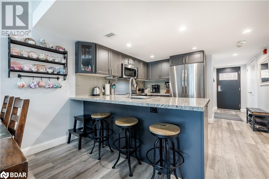 












80 HORSESHOE VALLEY Boulevard Unit# 302

,
Oro-Medonte,




Ontario
L4M4Y8

