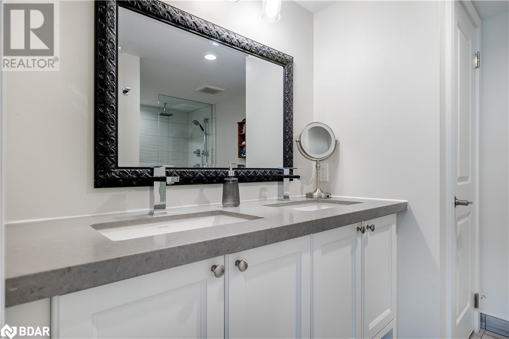 












80 HORSESHOE VALLEY Boulevard Unit# 302

,
Oro-Medonte,




Ontario
L4M4Y8

