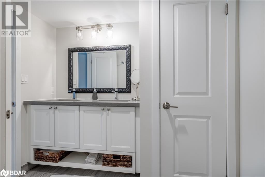 












80 HORSESHOE VALLEY Boulevard Unit# 302

,
Oro-Medonte,




Ontario
L4M4Y8

