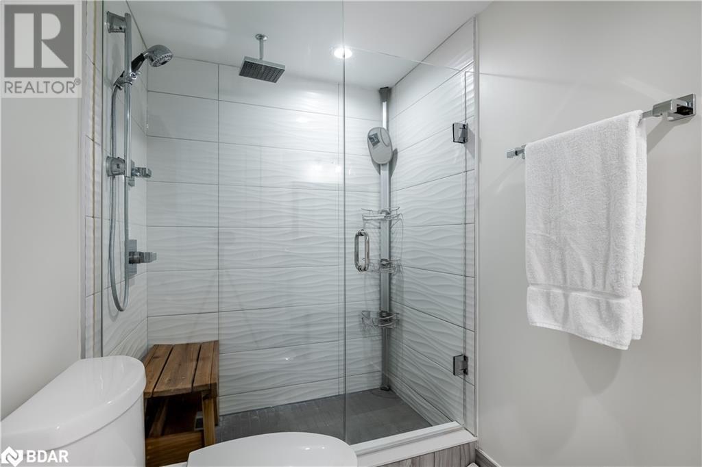 












80 HORSESHOE VALLEY Boulevard Unit# 302

,
Oro-Medonte,




Ontario
L4M4Y8

