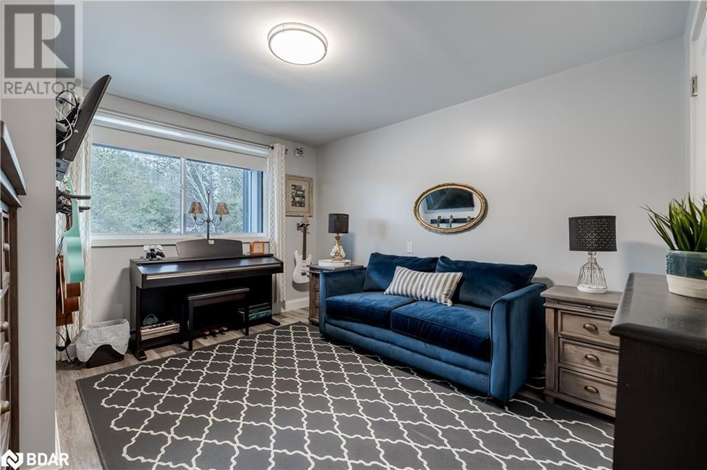 












80 HORSESHOE VALLEY Boulevard Unit# 302

,
Oro-Medonte,




Ontario
L4M4Y8

