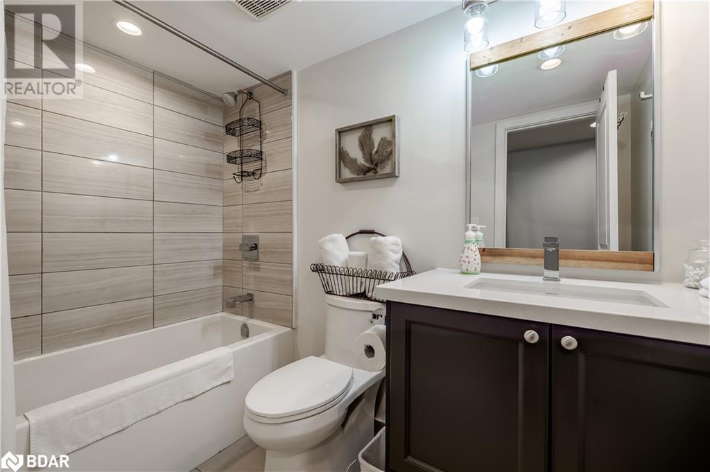 












80 HORSESHOE VALLEY Boulevard Unit# 302

,
Oro-Medonte,




Ontario
L4M4Y8

