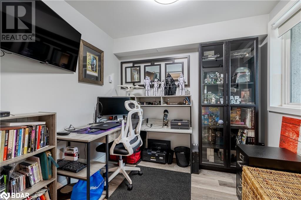 












80 HORSESHOE VALLEY Boulevard Unit# 302

,
Oro-Medonte,




Ontario
L4M4Y8

