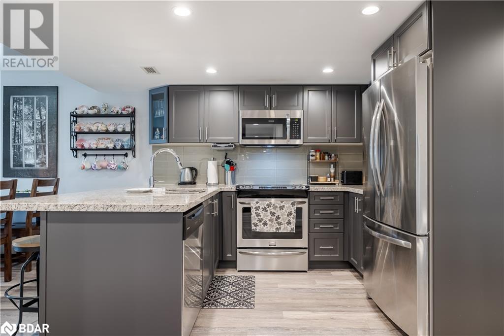 












80 HORSESHOE VALLEY Boulevard Unit# 302

,
Oro-Medonte,




Ontario
L4M4Y8


