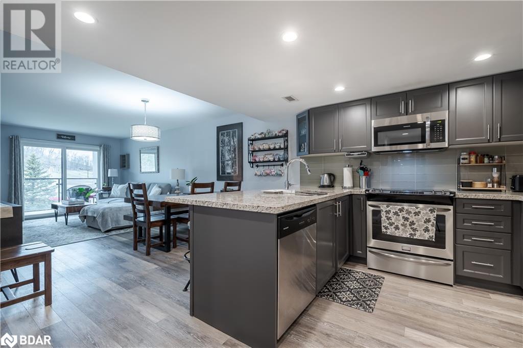 












80 HORSESHOE VALLEY Boulevard Unit# 302

,
Oro-Medonte,




Ontario
L4M4Y8

