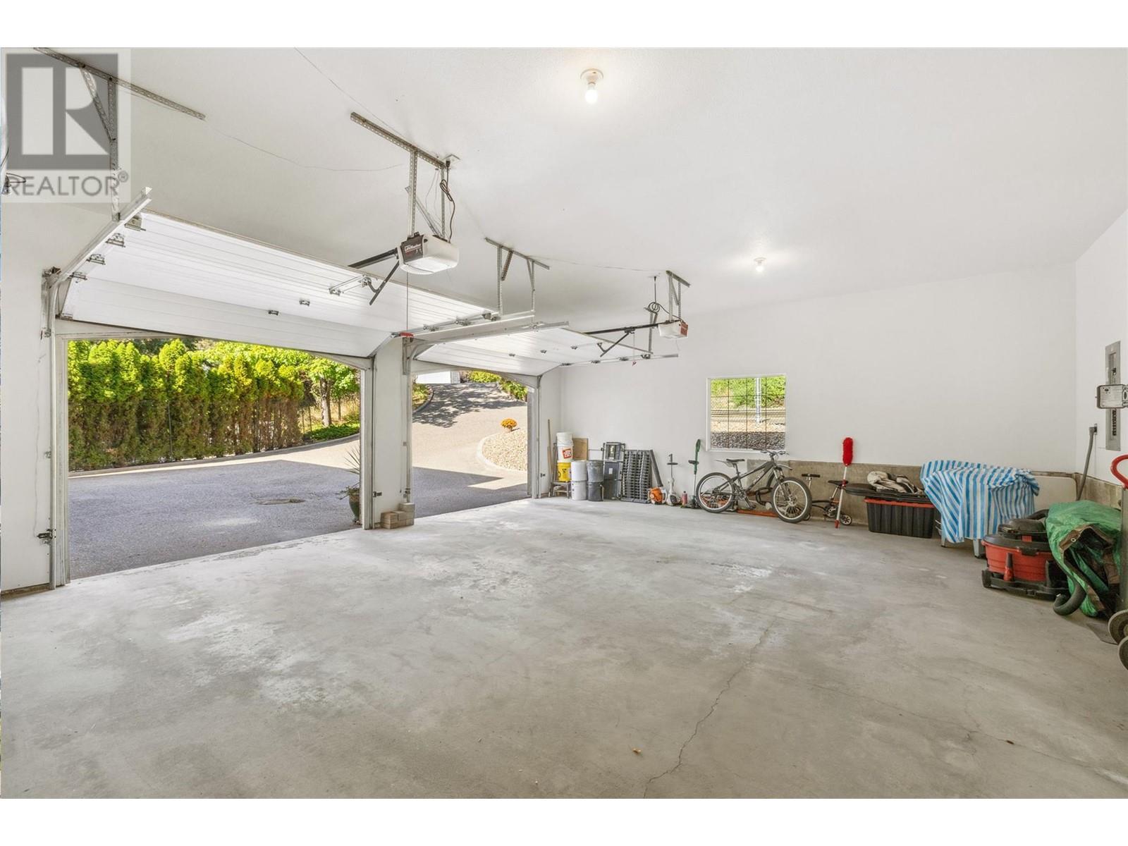 












1015 Guest Road

,
West Kelowna,




British Columbia
V1Z3L2

