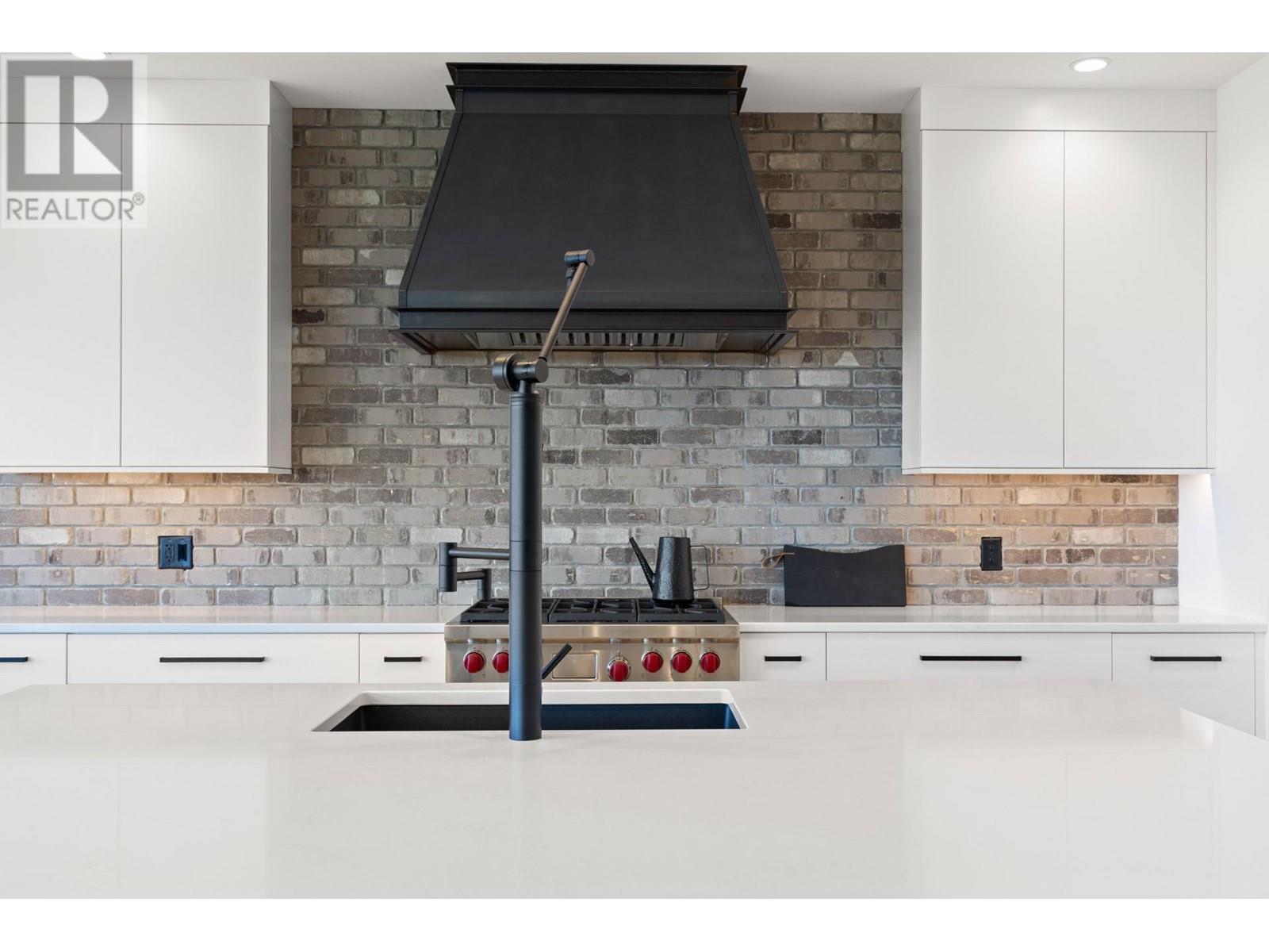 












1462 Rocky Point Drive

,
Kelowna,




British Columbia
V1V3E3

