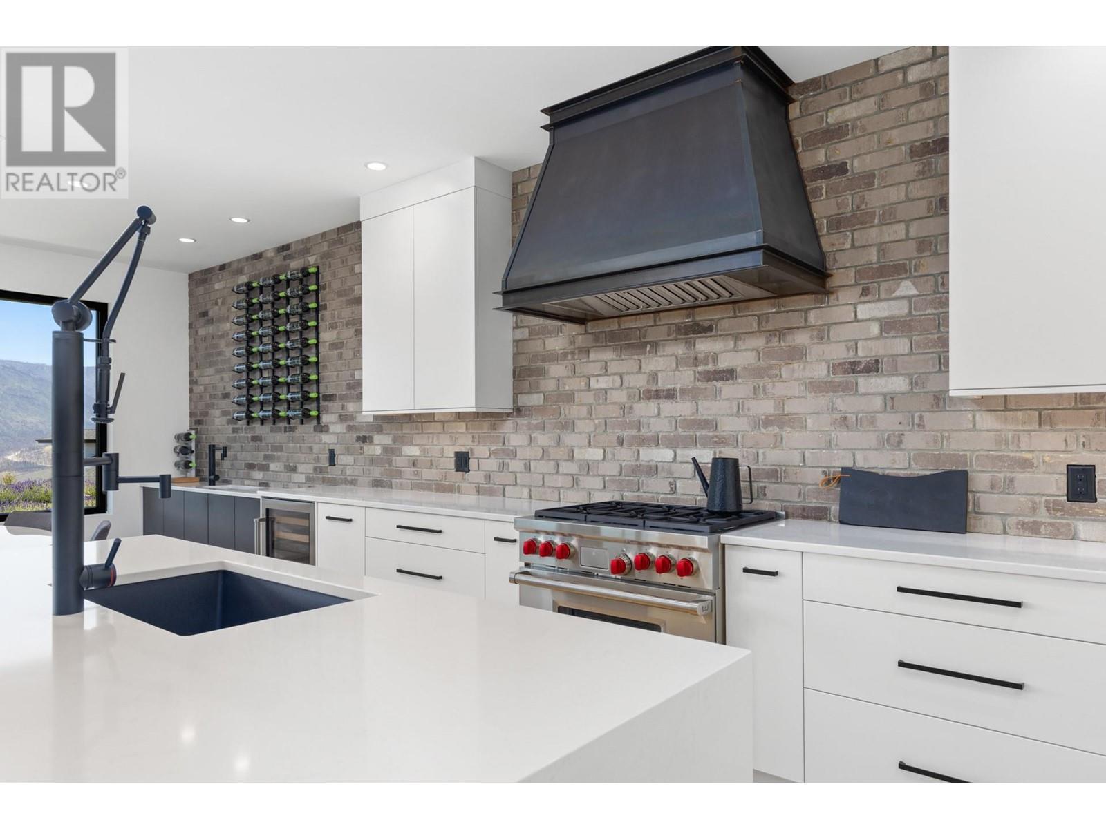 












1462 Rocky Point Drive

,
Kelowna,




British Columbia
V1V3E3

