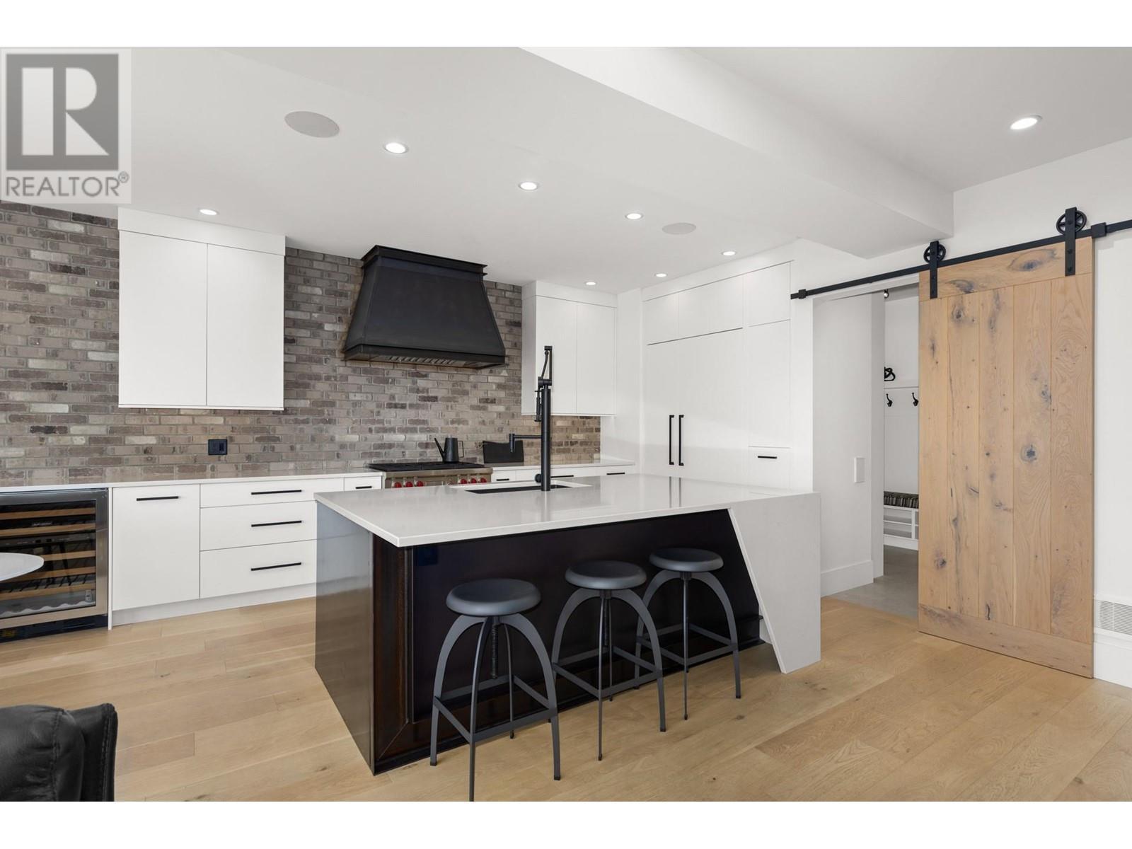 












1462 Rocky Point Drive

,
Kelowna,




British Columbia
V1V3E3

