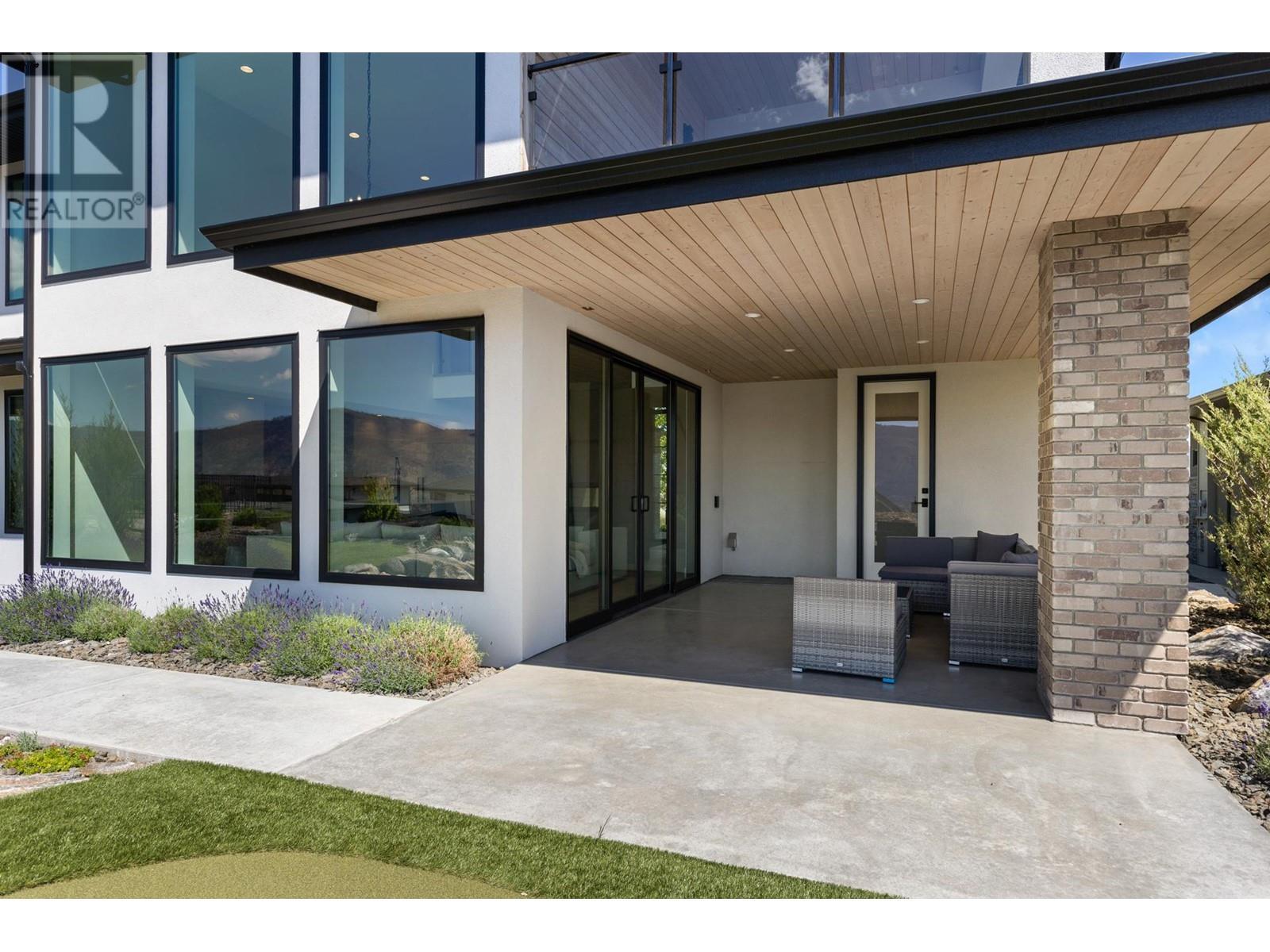












1462 Rocky Point Drive

,
Kelowna,




British Columbia
V1V3E3

