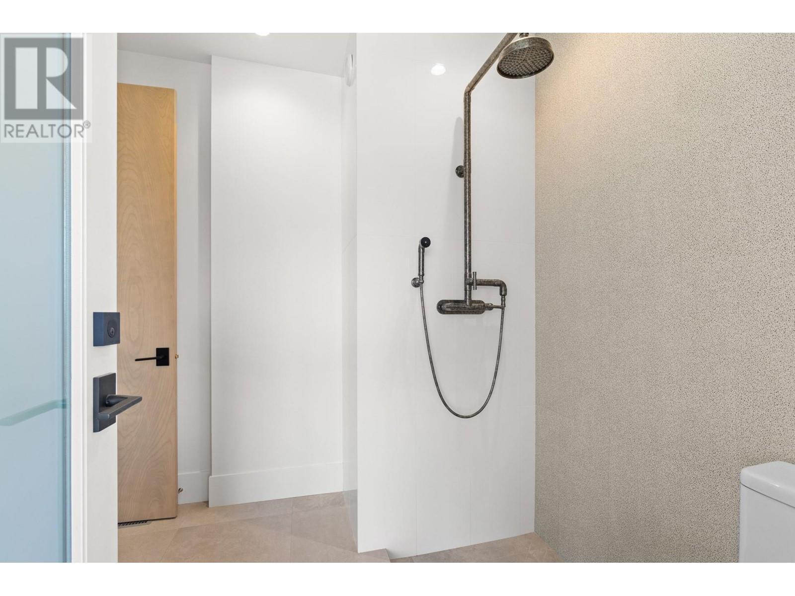 












1462 Rocky Point Drive

,
Kelowna,




British Columbia
V1V3E3

