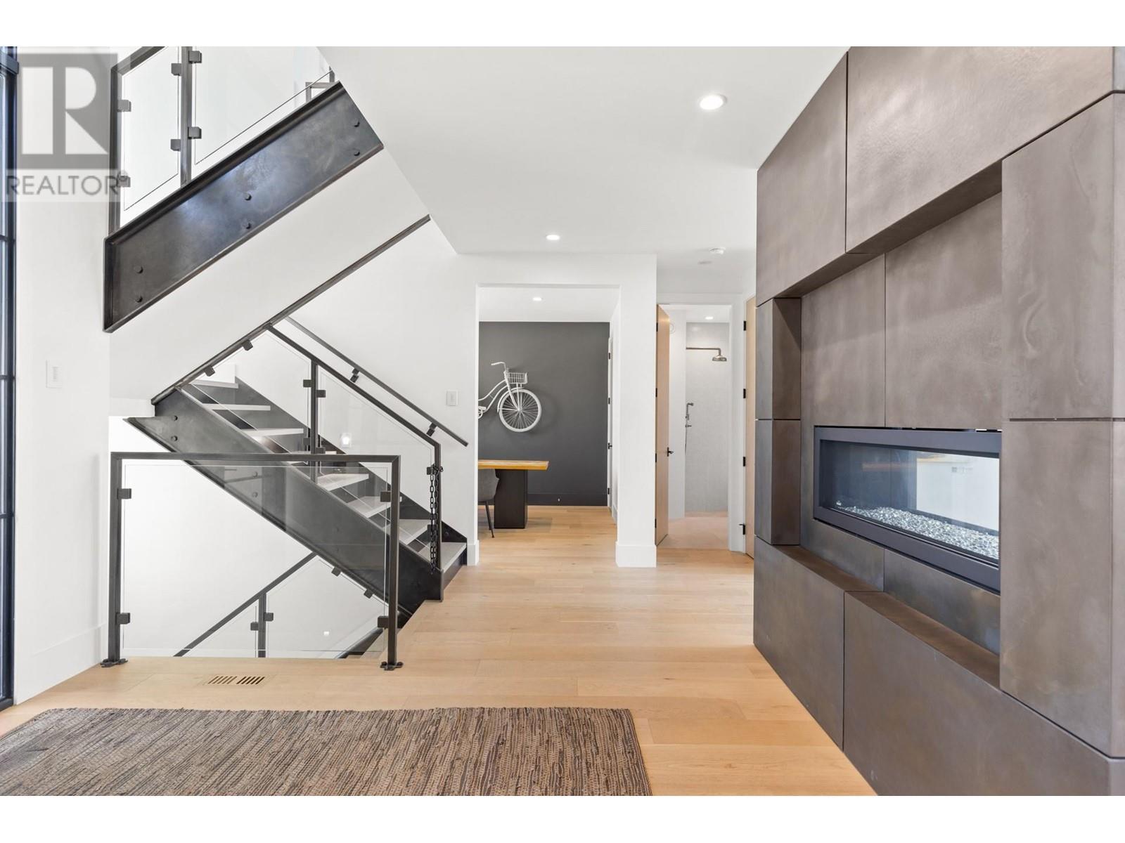 












1462 Rocky Point Drive

,
Kelowna,




British Columbia
V1V3E3

