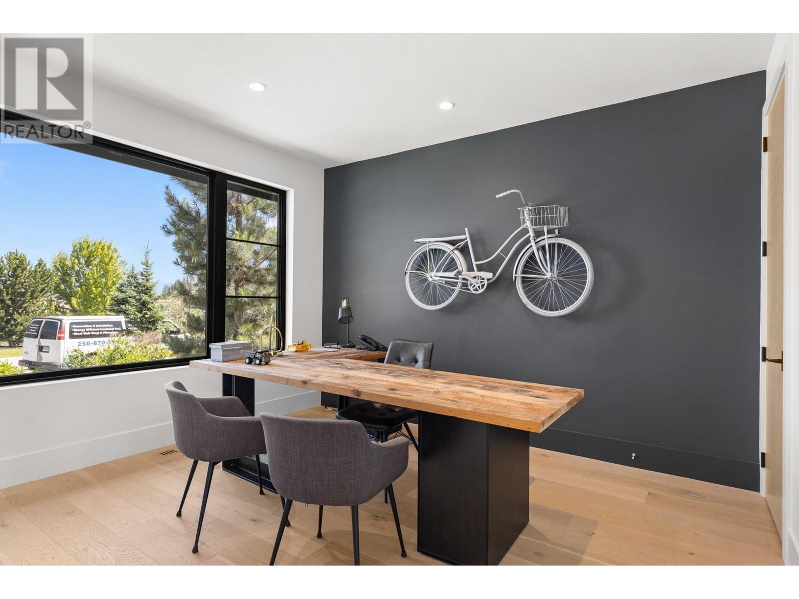












1462 Rocky Point Drive

,
Kelowna,




British Columbia
V1V3E3


